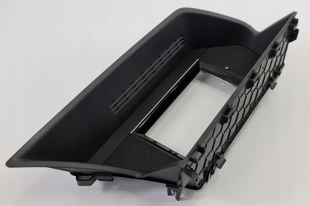 фото №3, Рамка защита навигации mercedes-benz оригинальный номер a2046801989