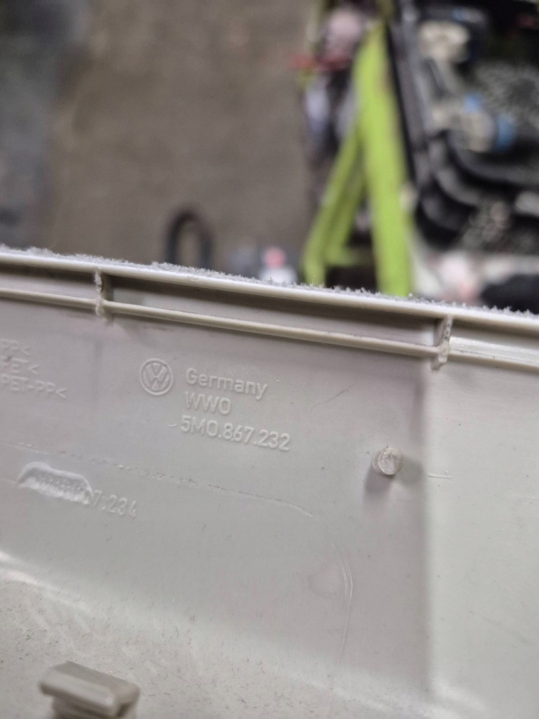 Купить Накладка стойка правый  перед vw golf plus 5m0867232
