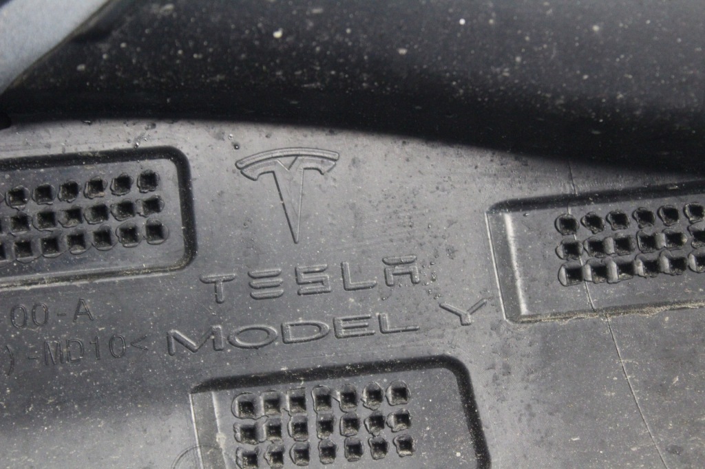 фото №12, Бампер перед tesla y model y bez pdc решётка впуск оригинальный номер