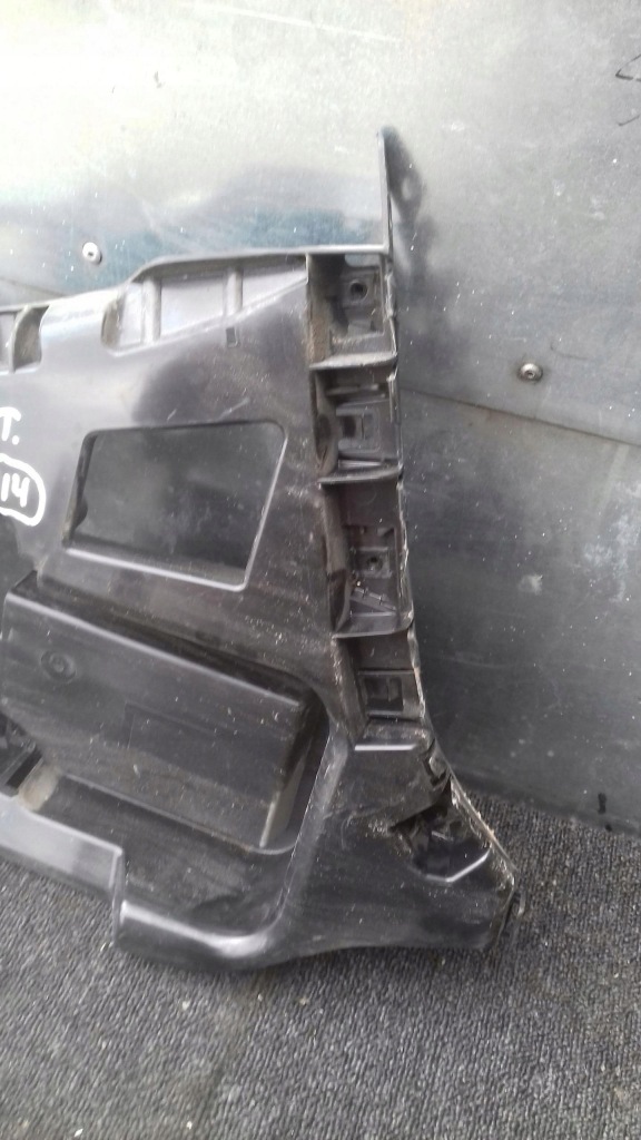 Купити Напрямна бампера лівий задня 7371753 bmw f20 lift