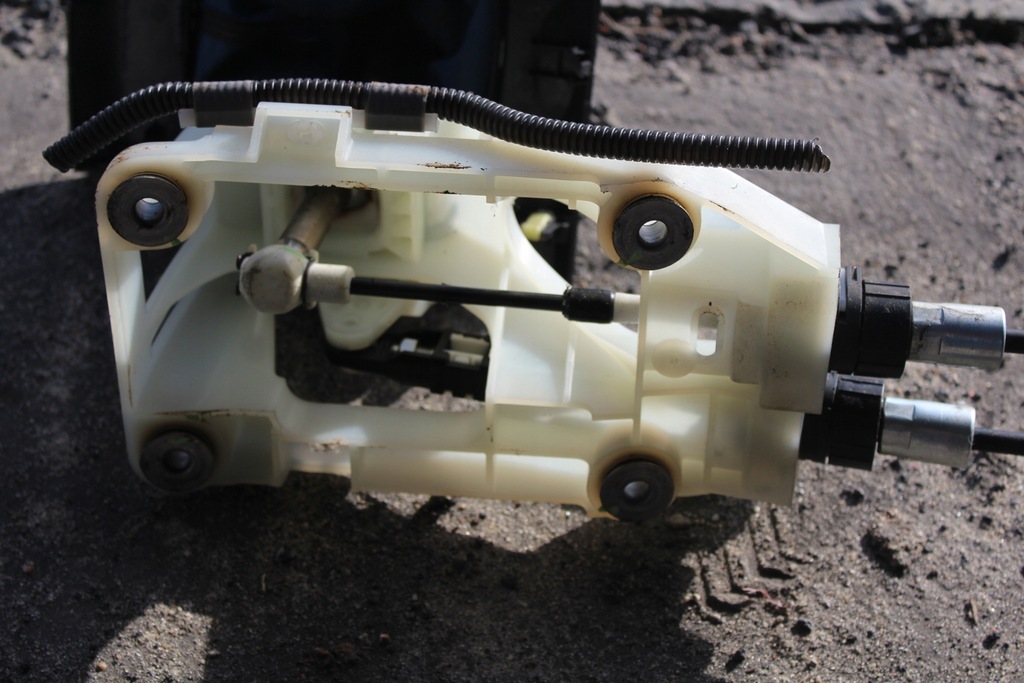 фото №8, Троси перемикання передач 5 передач corolla e15 1.4 d4d 1nd