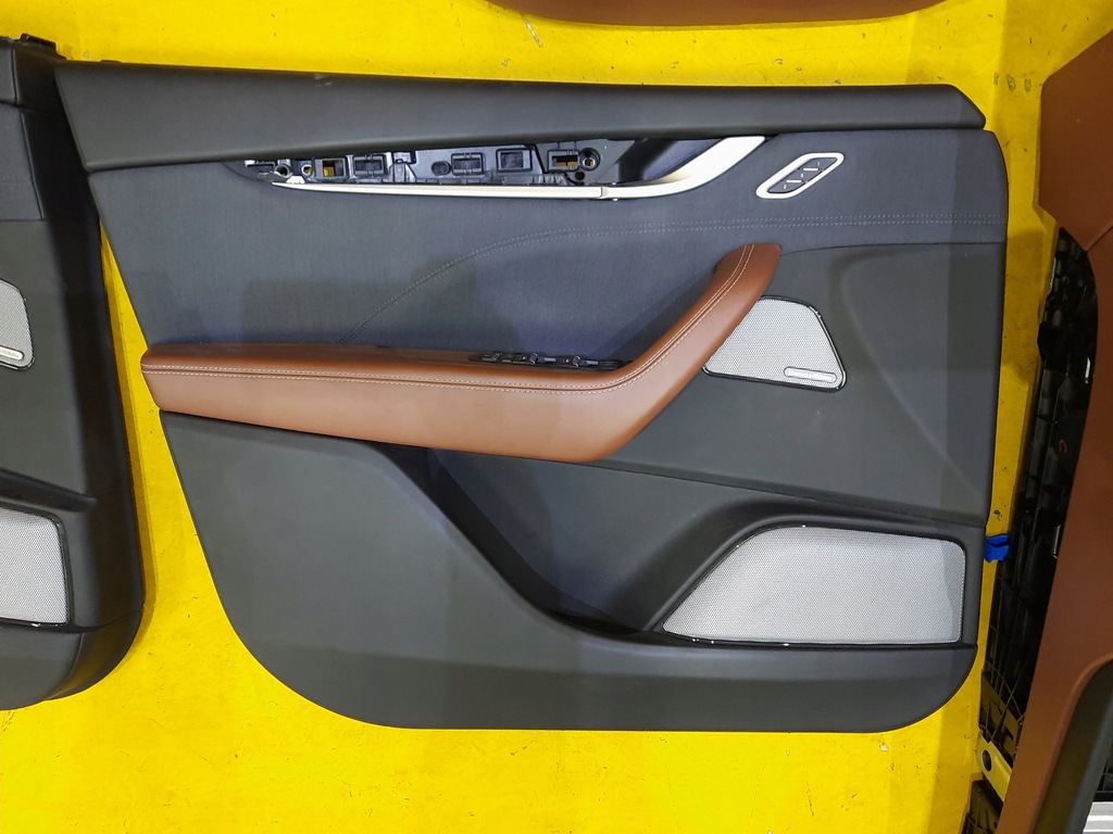 фото №9, Maserati levante сиденья заднее сиденье обшивки туннель кожа