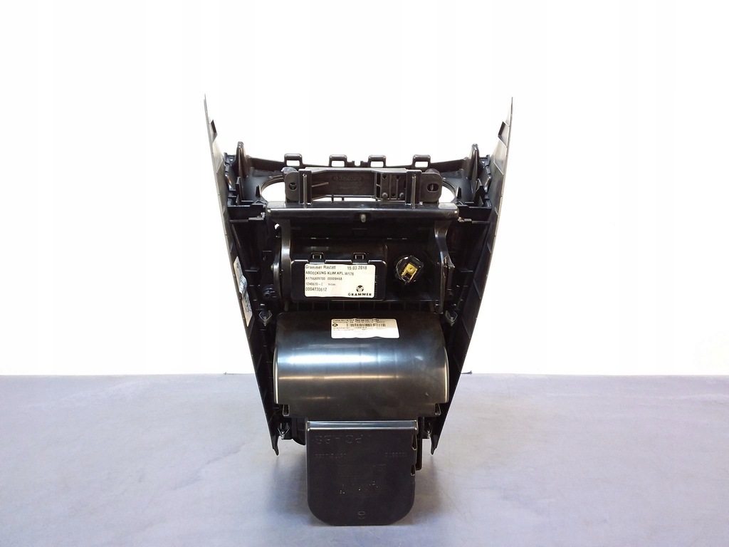 фото №4, Mercedes a w176 панель середній попільничка