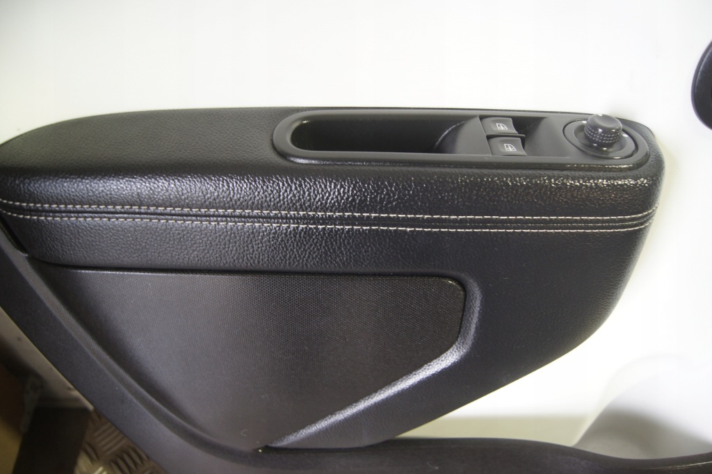 фото №6, Обшивка двері лівий перед twingo iii 156105422