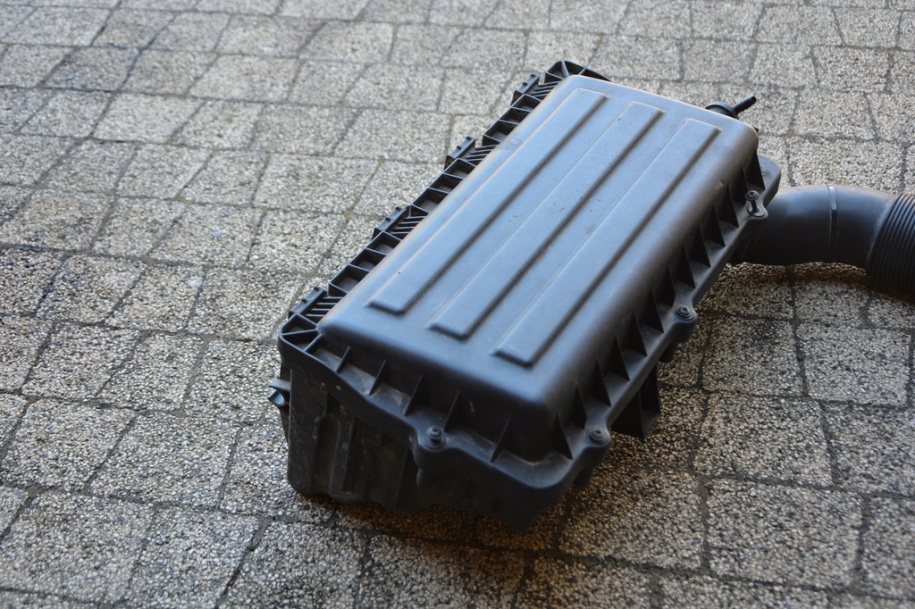 фото №6, Корпус фільтра повітря vw polo 6r 036129611cd