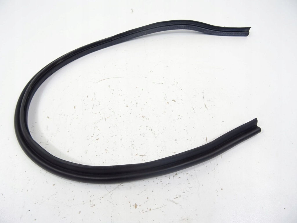 Купити Skoda rapid рестайлінг  прокладка капот кришки двигуна 6v0823723a 2012-2019