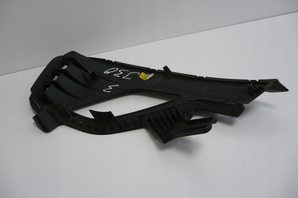 фото №11, Hyundai i30 iii 17- решётка бампера правая оригинал