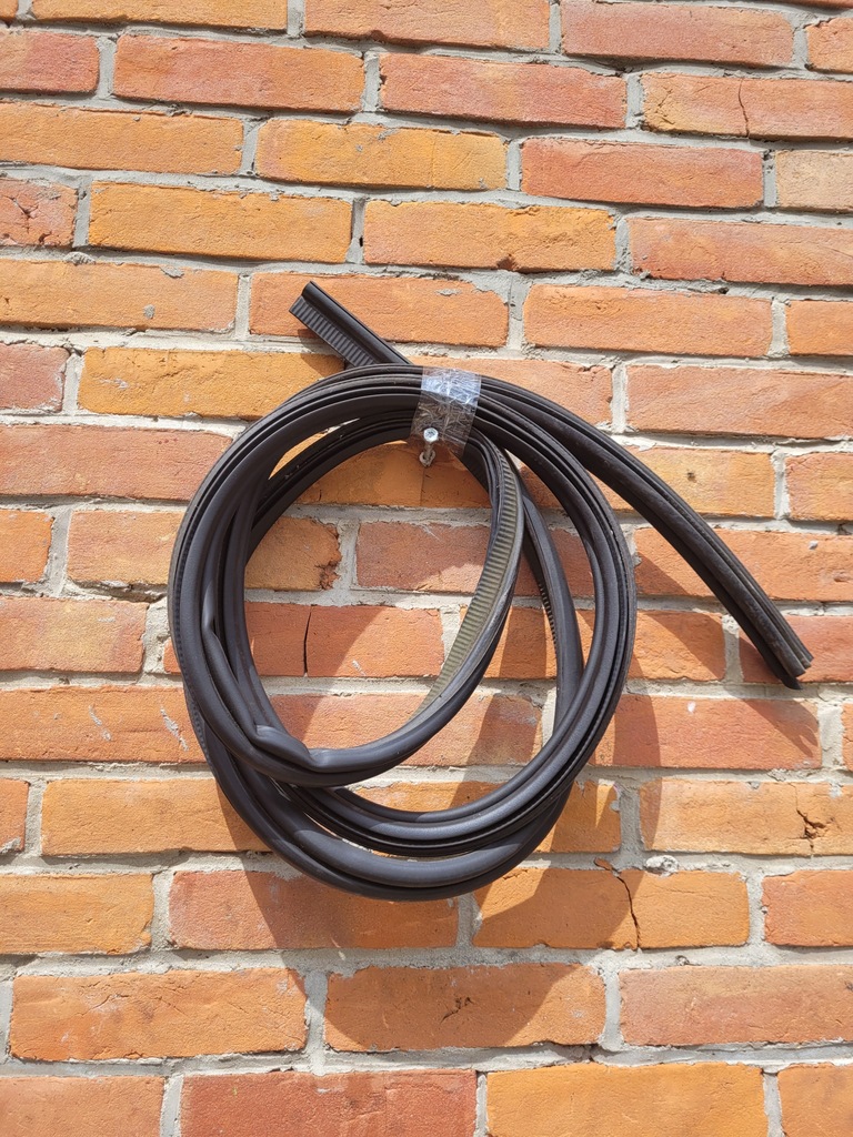 фото №1, Jeep cherokee kk 07-12 прокладка кришки багажника