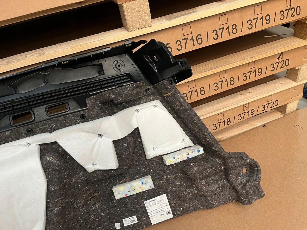 фото №7, Vw id4 id.4 обшивка оббивка багажника права 11a867428s ca9 11a867428r