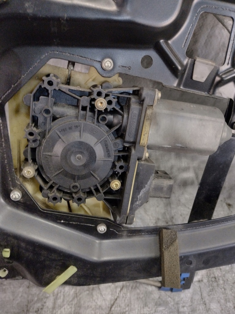 фото №14, Рамка, подъемник стекло правый задняя audi a3 8l 5d