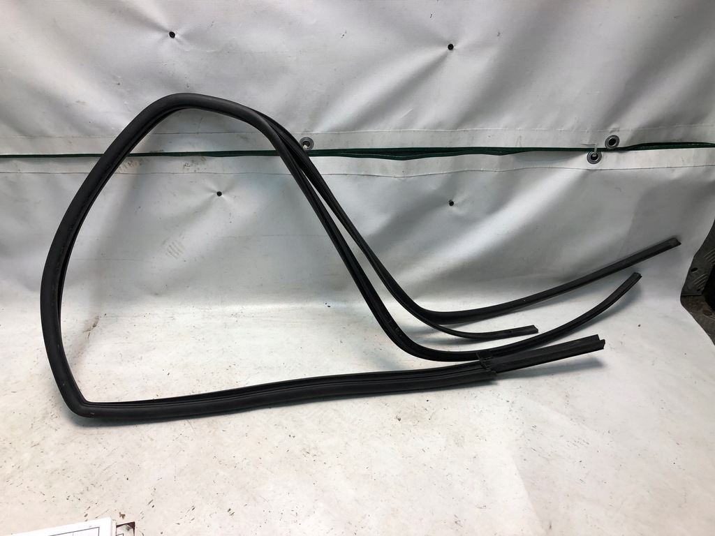 фото №1, Mercedes sprinter 907 прокладка стекло дверь правая