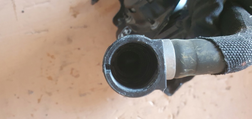 Кронштейн пабтрубок  насос вакуум peugeot 208 ii электрик 9835028580 9803504280 Киев