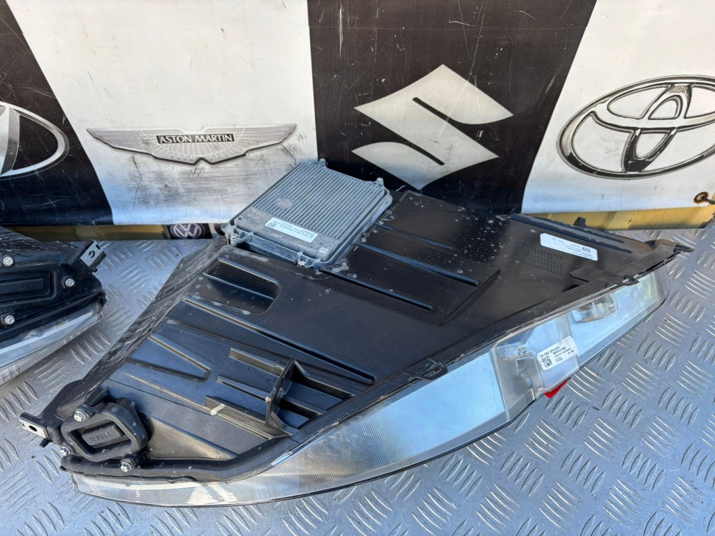 фото №11, Tesla 3 s plaid лампа перед левая правая 21- 1053570-00-g 1053571-00-g