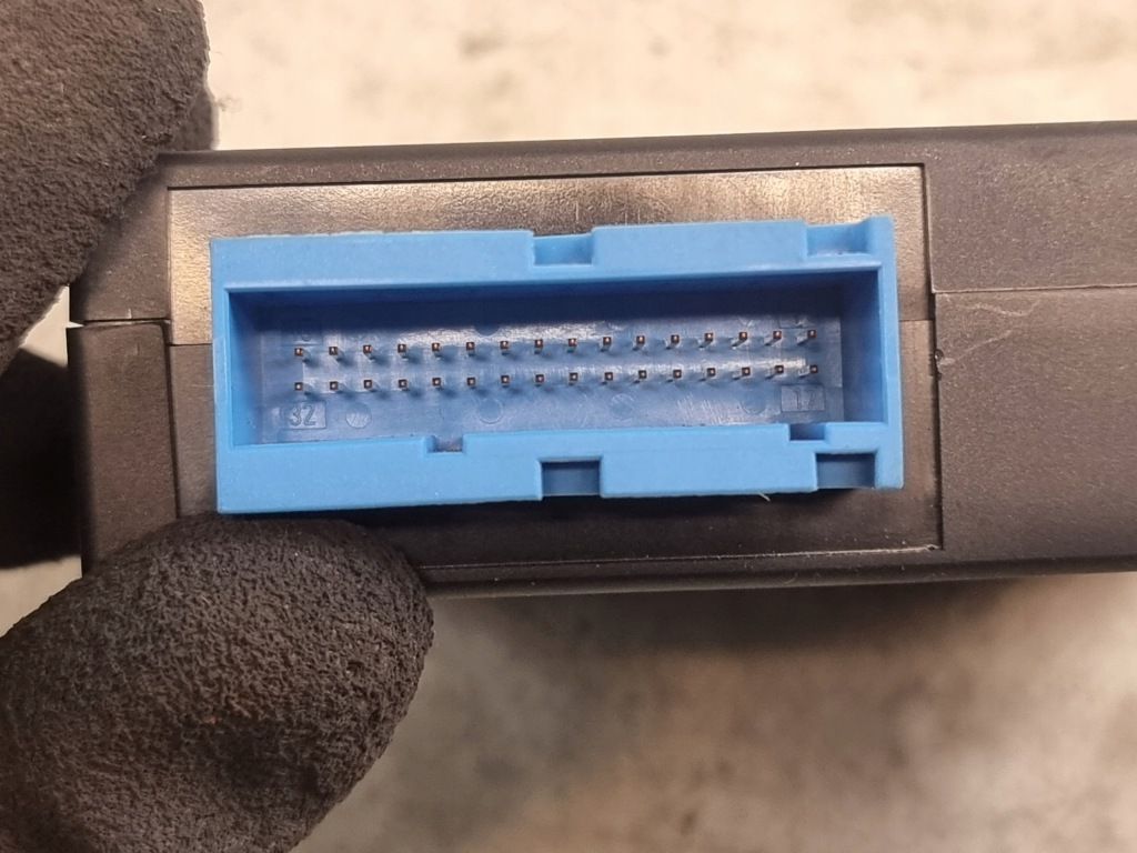 Модуль блок керування підвіска оригінальний номер 013104879 pm opel astra h 3 Зі Шроту