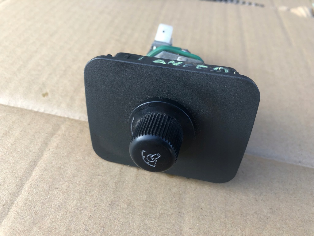 фото №1, Переключатель регулировки света mitsubishi lancer vi