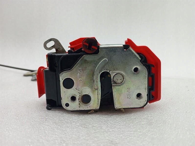 Замок дверь ferrari california t f149 14-17 85911400 lh rhd воздуховод правый Недорого