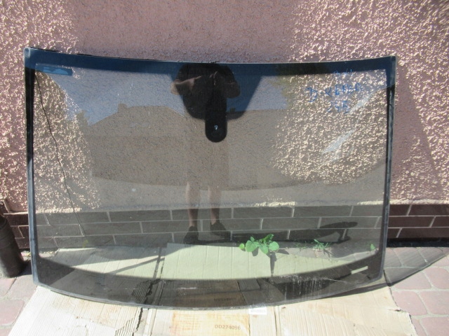 фото №1, Mercedes w245 стекло передняя