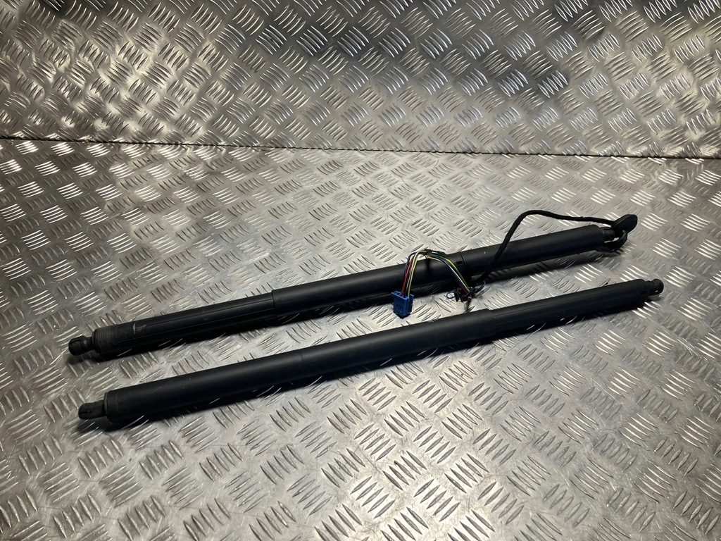 фото №1, Амортизатори кришки багажника mercedes gla x156 2.2 cdi