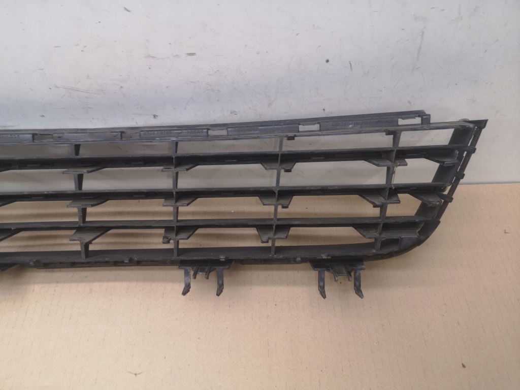 Решітка бампера середня opel astra h 3 рестайлінг  07-11 Оригінал