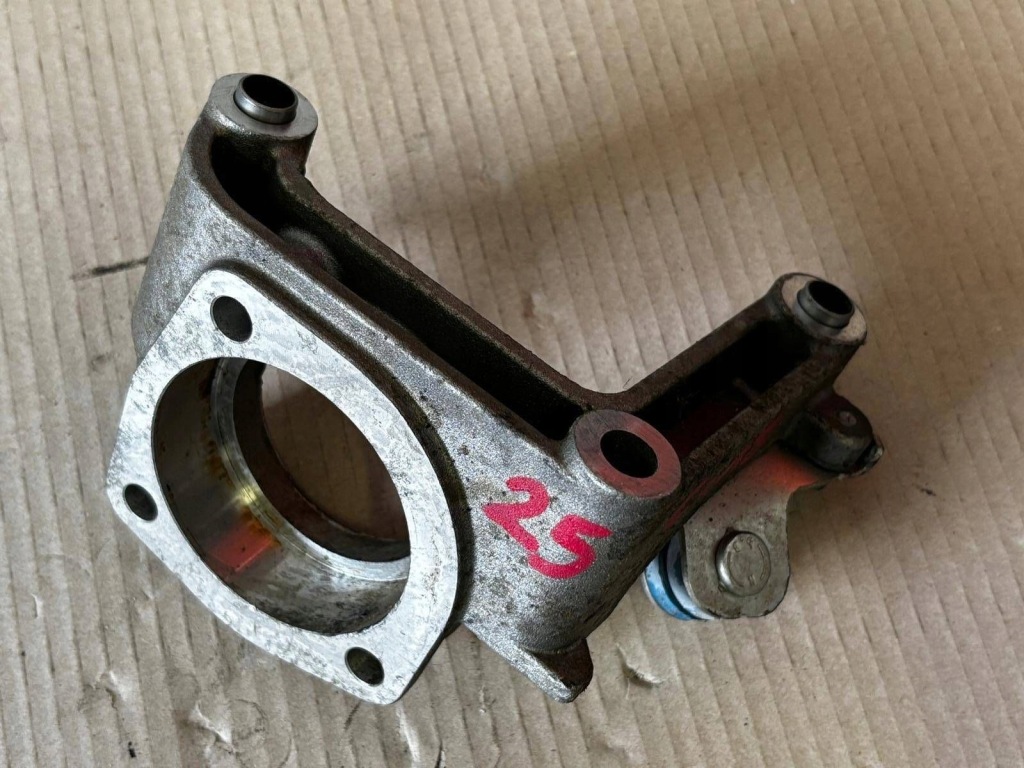 Купить Alfa romeo giulietta 2012 кронштейн / кронштейн опора полуось