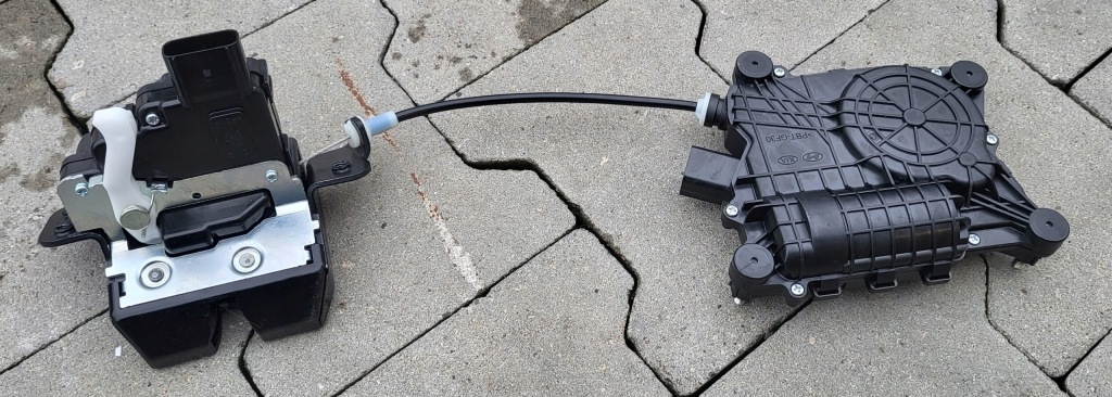 фото №1, Hyundai santa fe 18r замок доводчик задний крышки 81800s1100