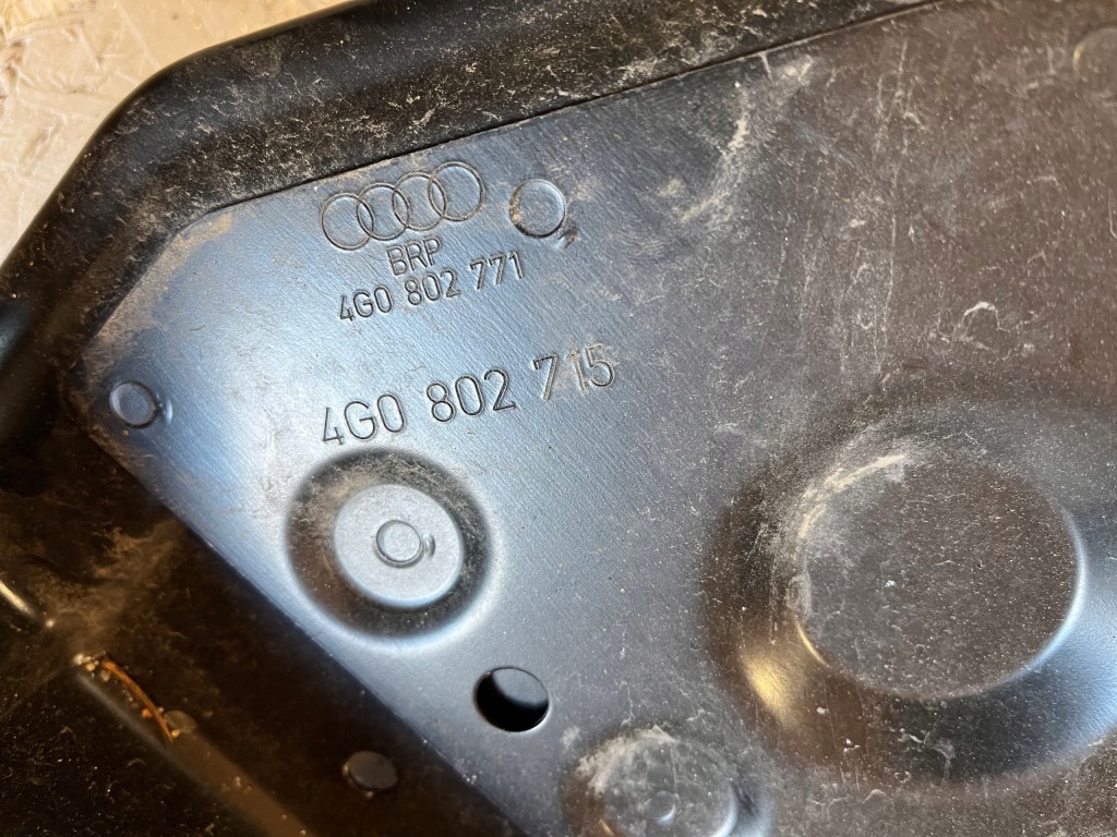 фото №3, Кронштейн колеса запасного audi a7 4g0802715