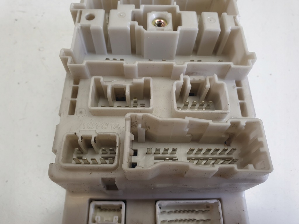 фото №8, Toyota rav4 ii 2.0 d4d коробка предохранителей