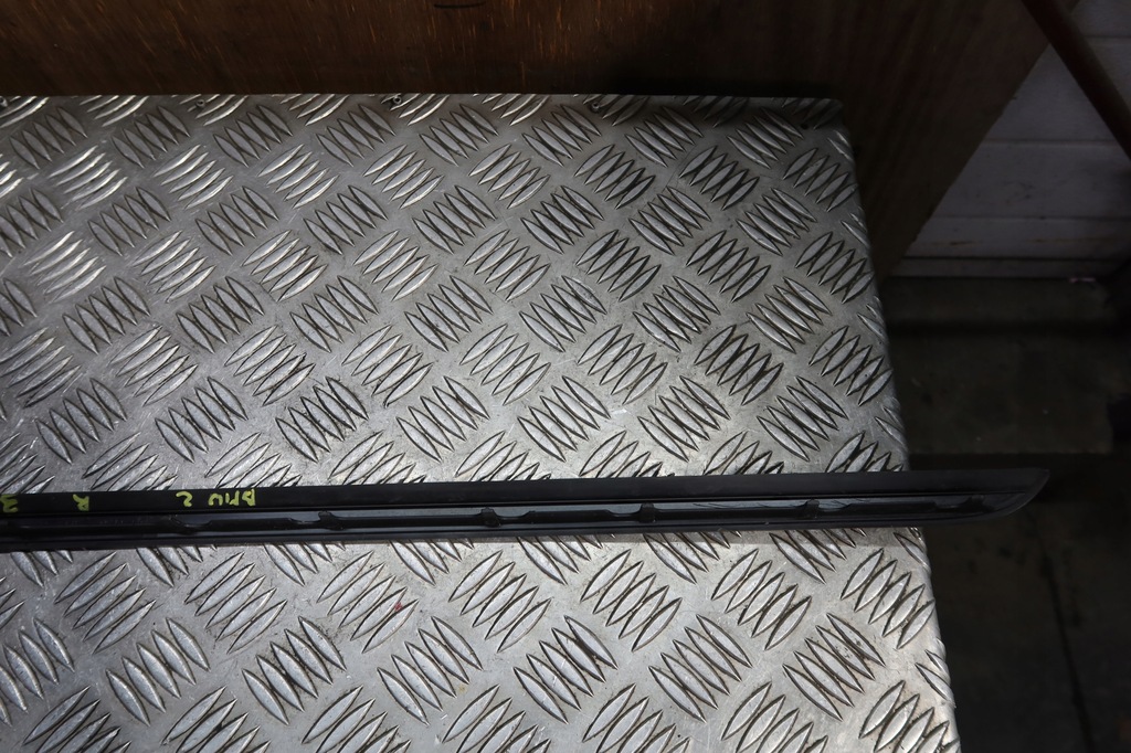 фото №8, Молдинг стекло лобовое правая bmw 2 7331508