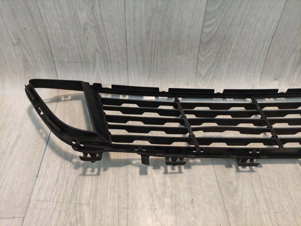 Bmw x1 f48 решётка средняя бампера перед 7354773 с Разборки