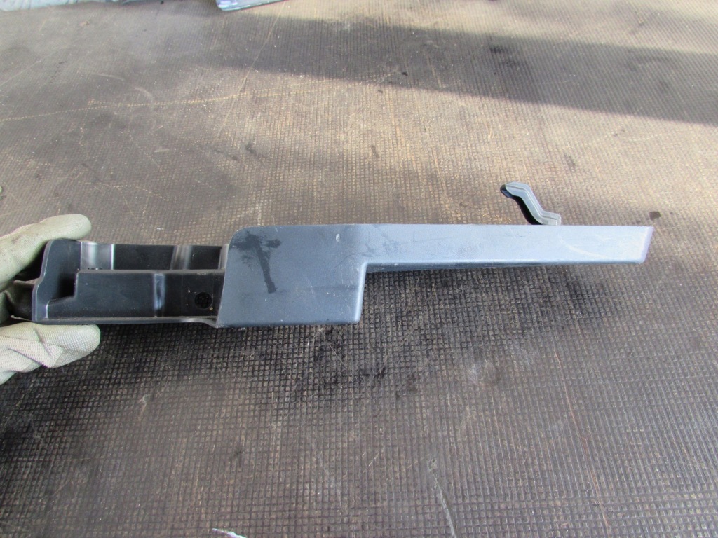 Кронштейн шторка 64742-02060 toyota corolla e21 гібрид 19-23 Зі Шроту