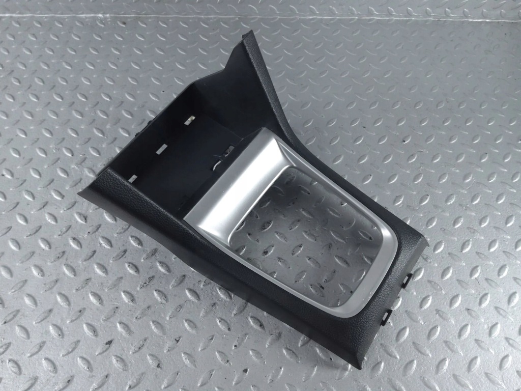 фото №1, Рамка рычаг переключения передач  subaru levorg 92121va110