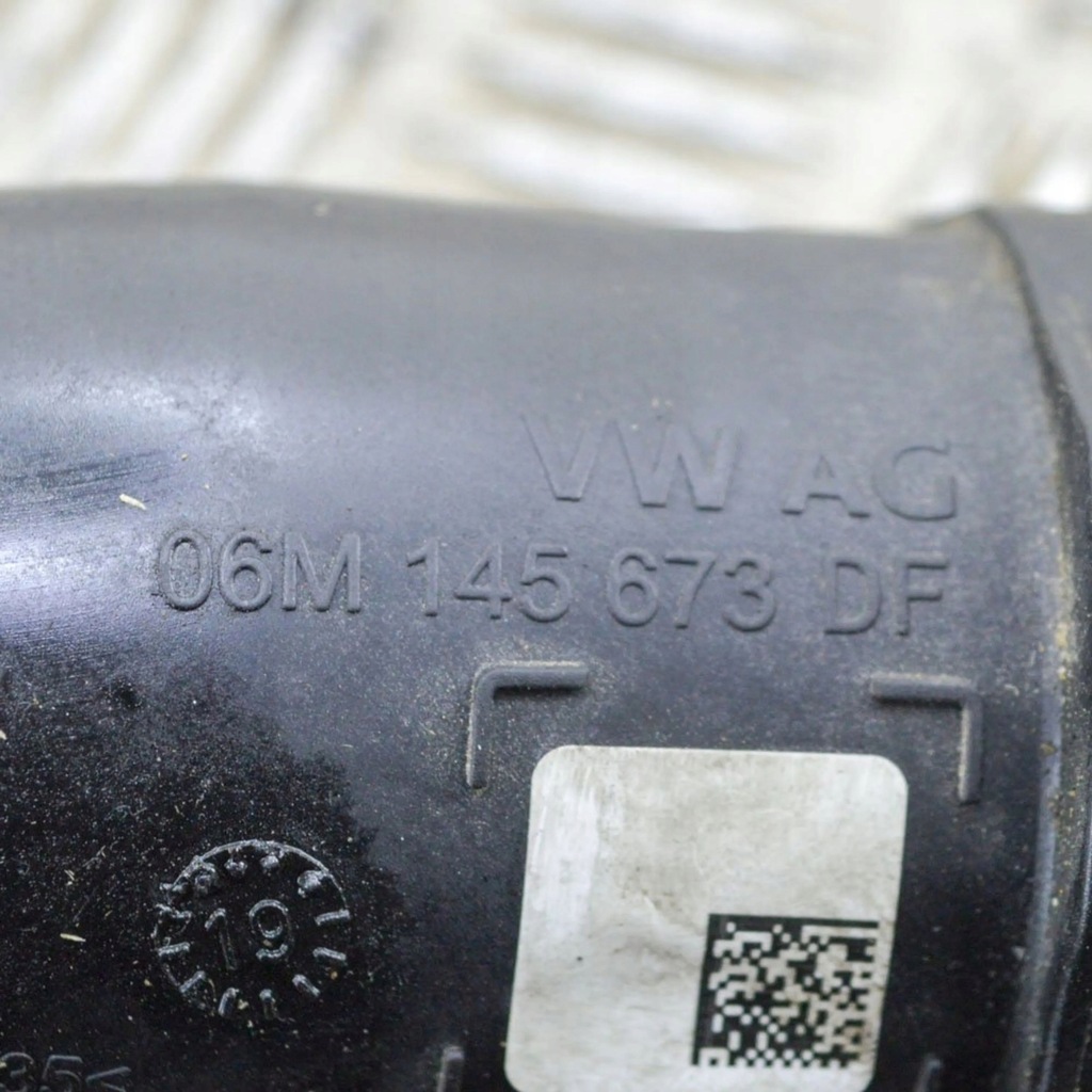 фото №6, Porsche macan 95b 2019 часть трубы впуска воздуха