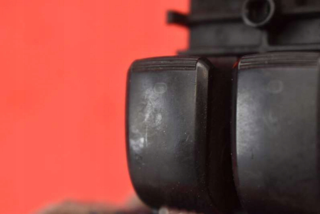 фото №9, Панель управление окон eu 84040-44030 toyota avensis verso 01-03