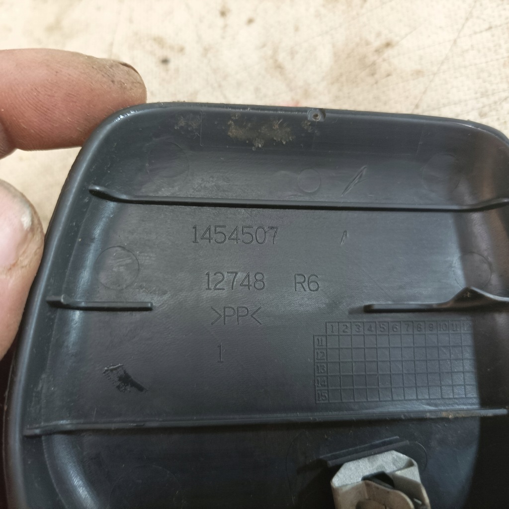 фото №9, Dodge ram 2500 09-нижня заглушка консолі центральної