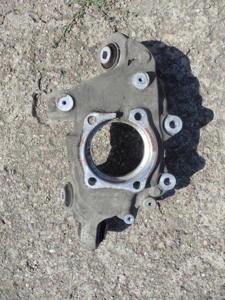 фото №1, Поворотный кулак задняя mercedes c-klasa w205 2013- amg