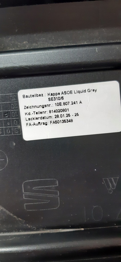 Seat cupra born 21- решітка середня бампера перед 10e805903c Зі Шроту