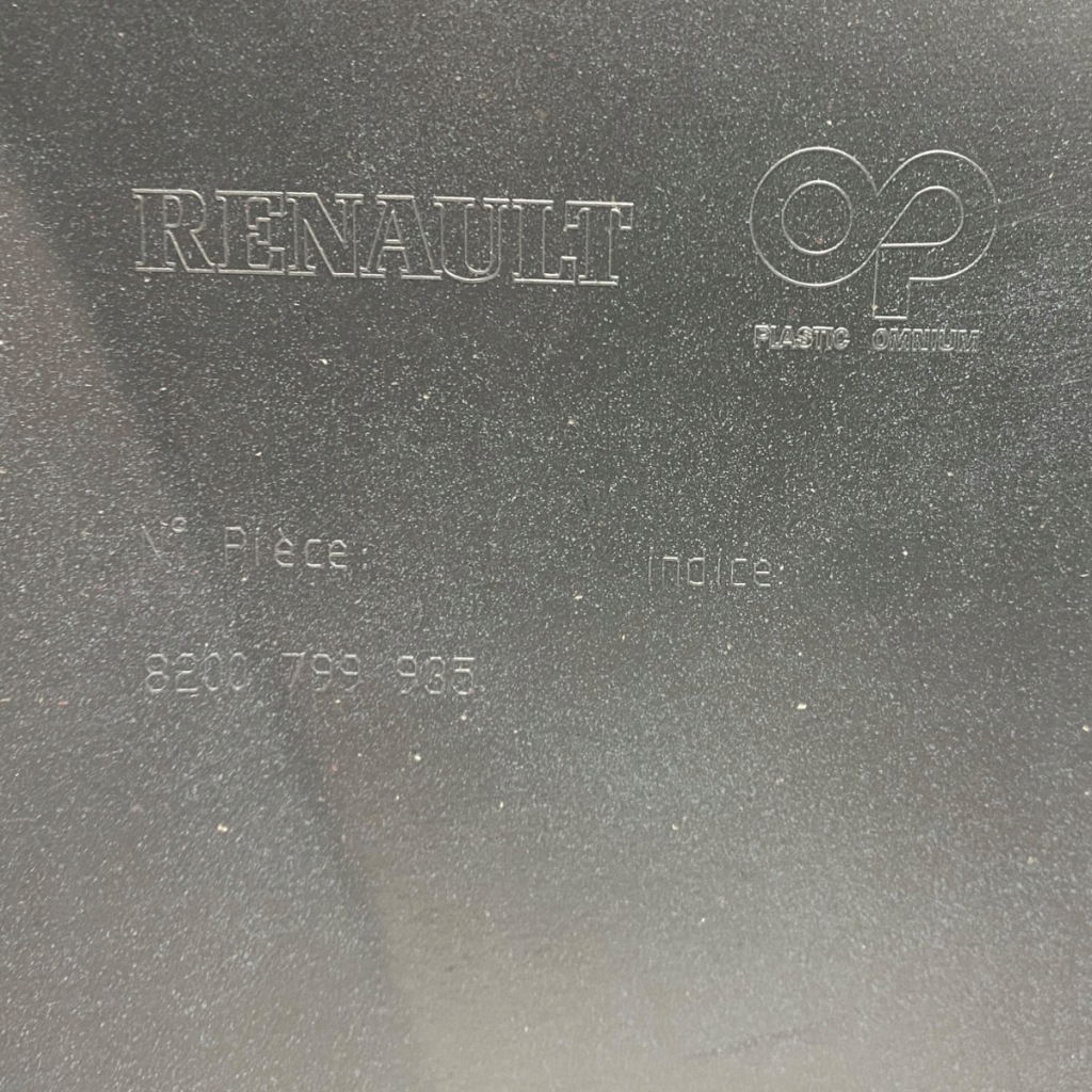 Новый оригинальный номер бампер передний renault clio 3 195 8200799935 с Разборки