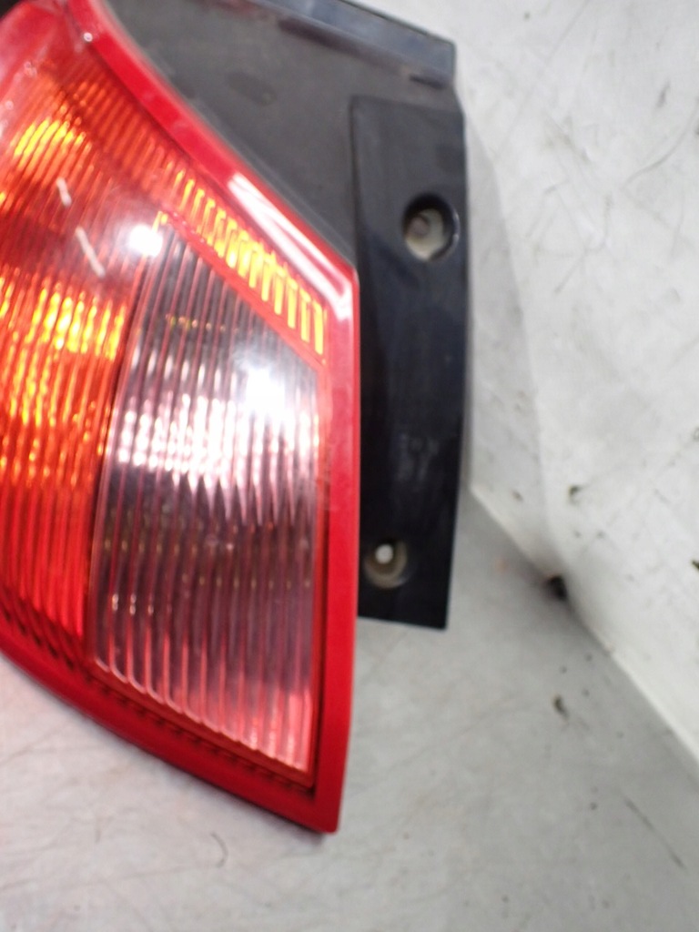 фото №3, Лампа левая задняя mitsubishi colt