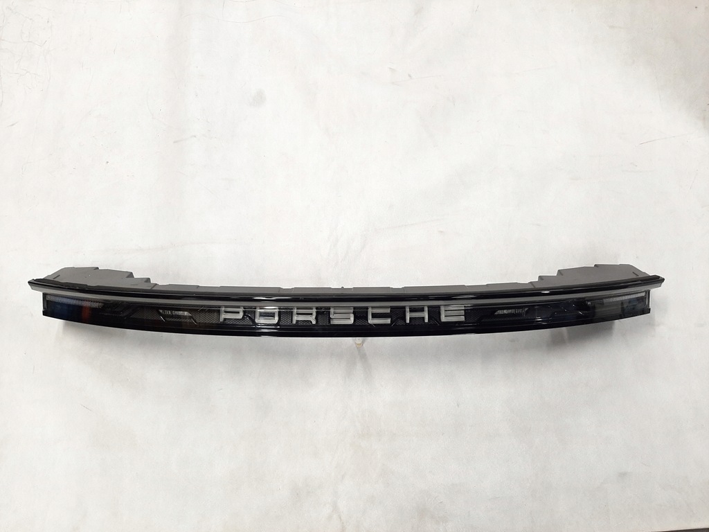 фото №1, Porsche taycan лампа задняя средняя led 9j0945082f