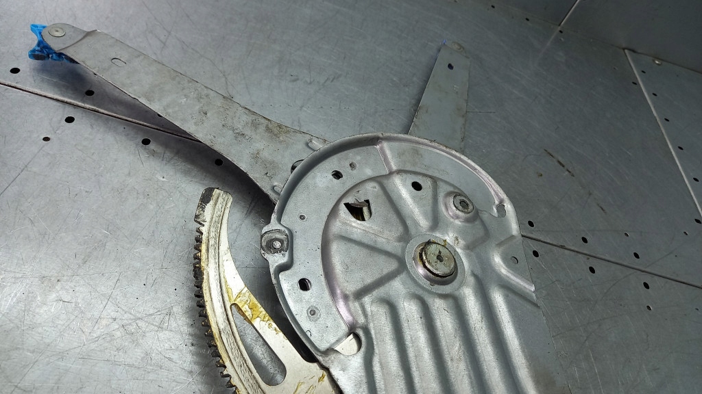 фото №10, Подъемник левый перед volvo s60 3069972