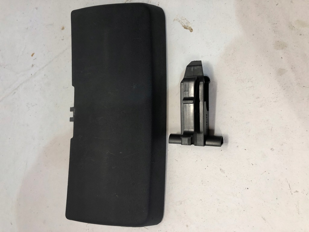 фото №3, Volvo v50 atrapa/zaślepka фаркоп буксировочный