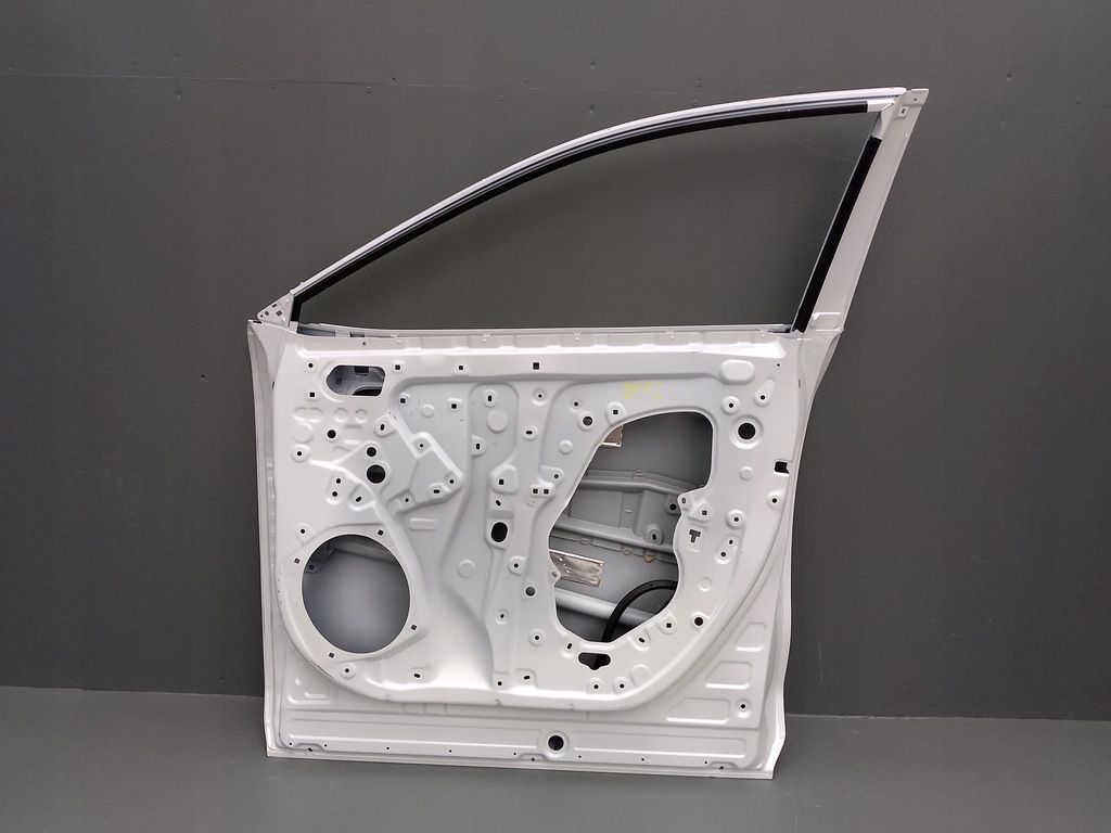 фото №11, Toyota corolla cross дверь правое передние =