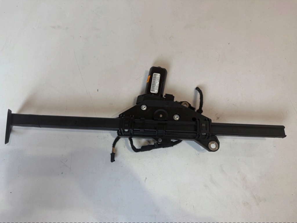 Podajnik поперечина левое  перед mercedes w207 купе в Украине