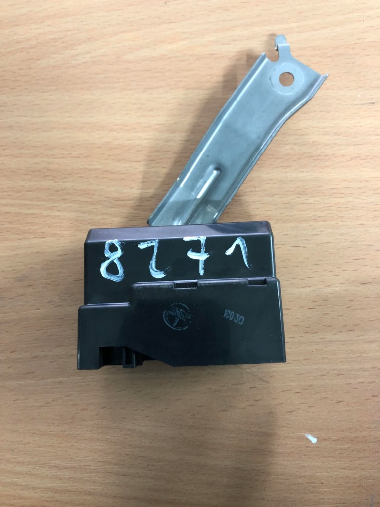 фото №1, Toyota yaris iv модуль блок управления 82644-k0060