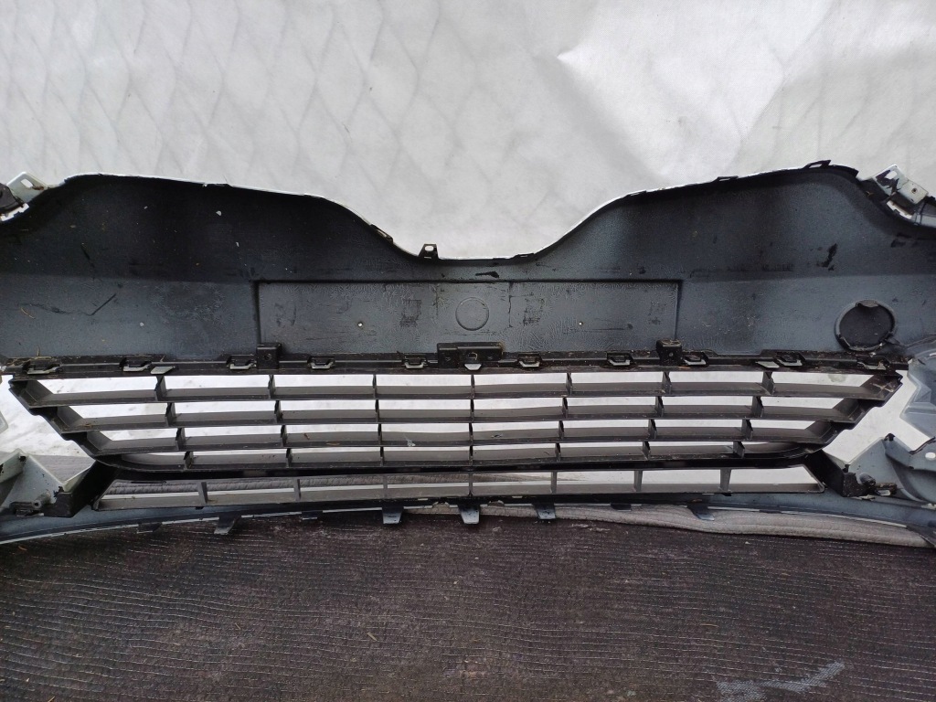 Бампер перед передний renault megane 3 3 рестайлинг  13-16 белый Оригинал