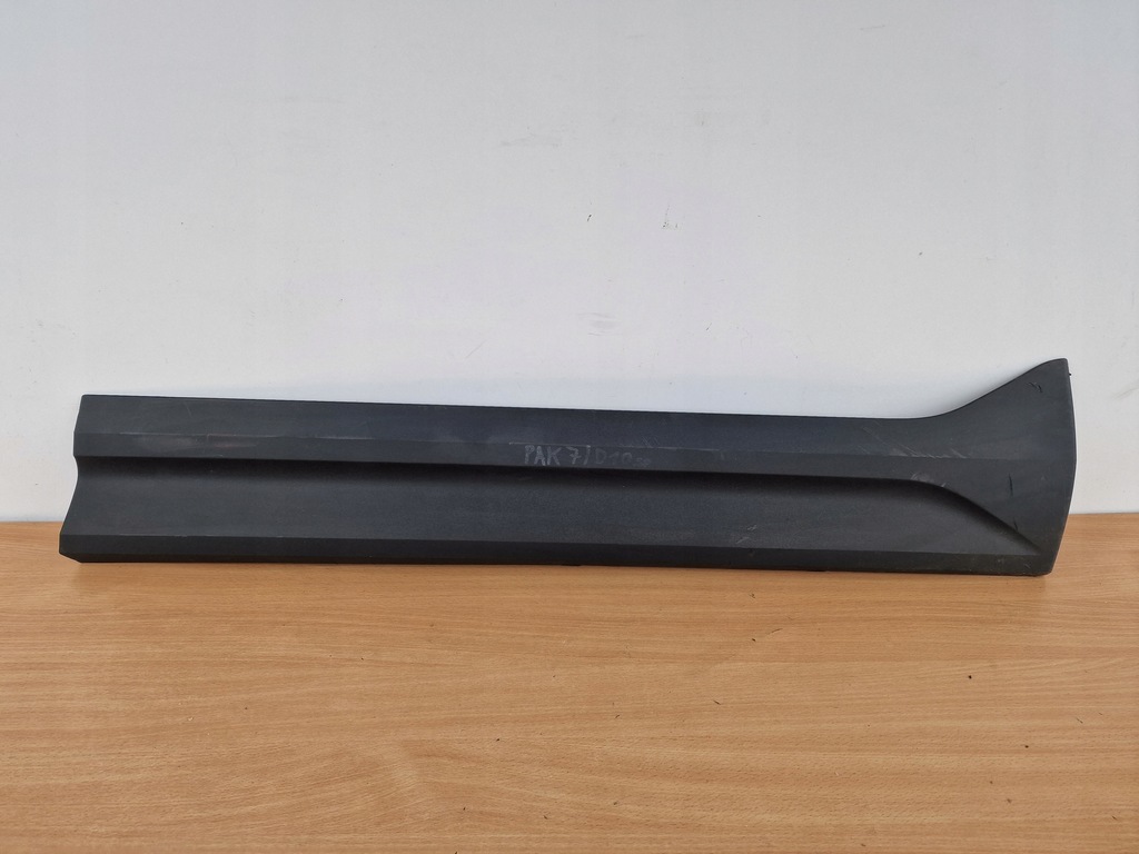 фото №1, Volvo xc40 правая молдинг дверь перед накладка