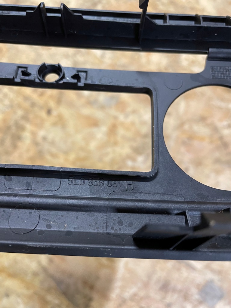 фото №2, Рамка радио skoda yeti 5l0858069h