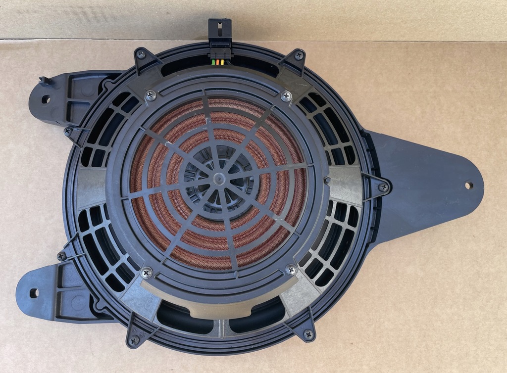 фото №1, Динамик сабвуфер audi a4 b9 8w5035412a оригинал ideał bang olufsen