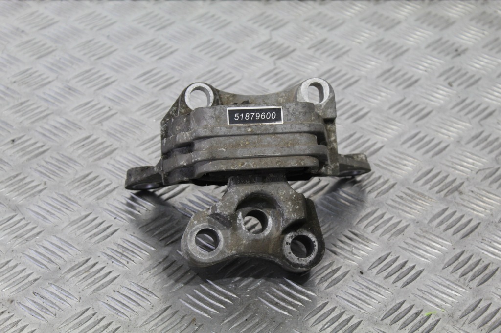 фото №1, Кронштейн подушка двигуна giulietta 51879600