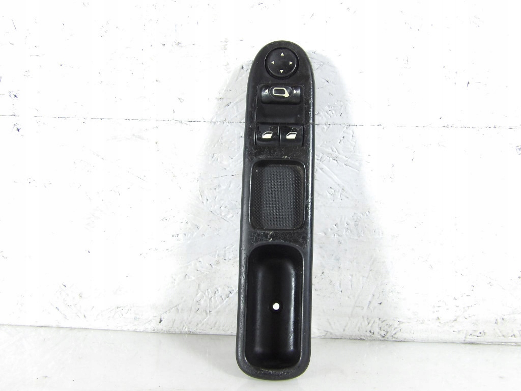 фото №1, Peugeot 307 панель управление стекла левая дверь 53269706